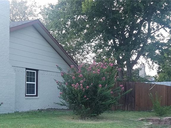 2nd image of 814 Padre Ct