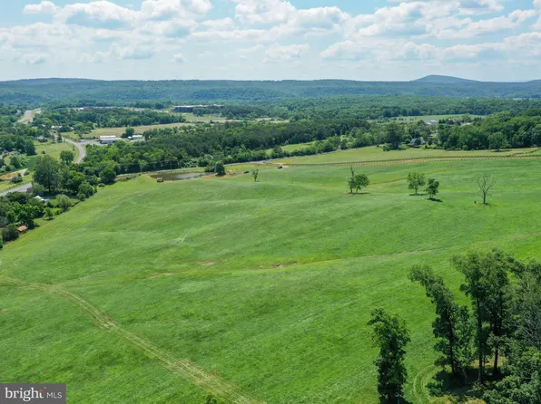 150 N Hayfield Rd, Winchester, VA 22603
