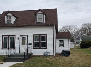 1006 S 3rd St, Oregon, IL 61061