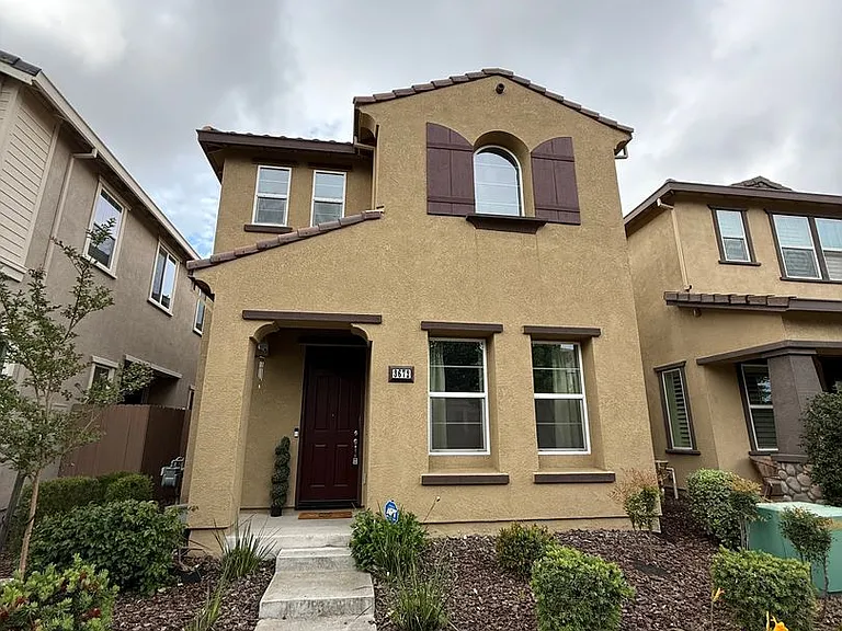 3672 Iskenderun Ave — Photo 1