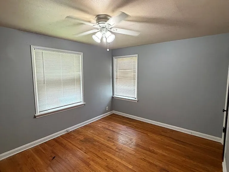 1927 Stillwater Dr — Photo 2