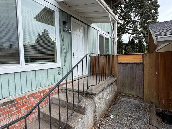 14368 SE Lee Ave APT 4, Milwaukie, OR 97267