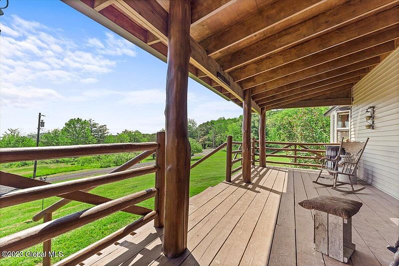 4th image of 817 Clarksville Road