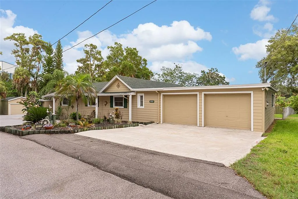3 bed, 2.5 bath, 1683 sqft, $2,800 — Photo 2