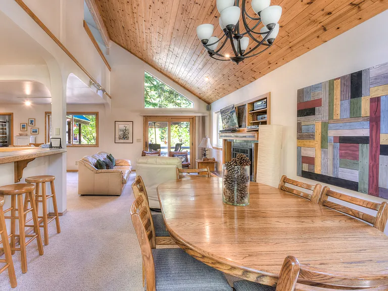 5669 Uplands Rd — Photo 5