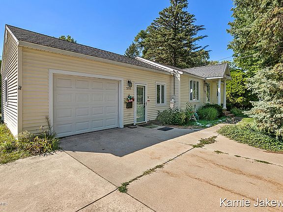 2nd image of 3717 Miramar Ave NE