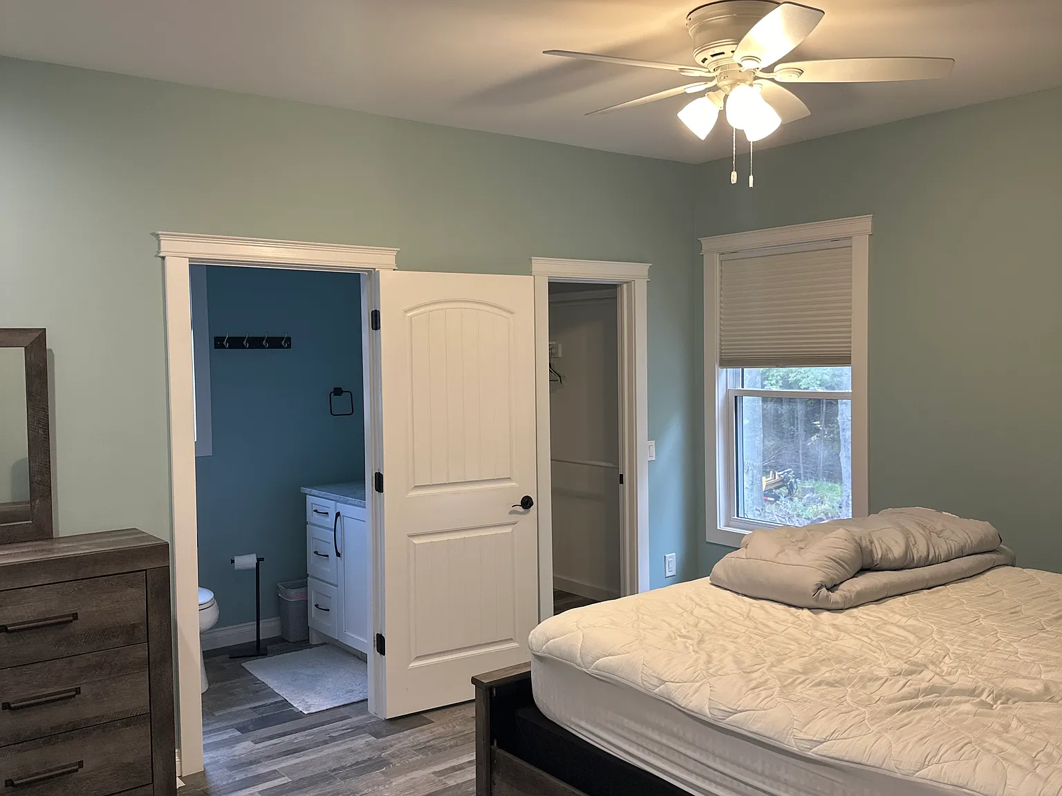 5 bed, 2200 sqft, $2,000 — Photo 4