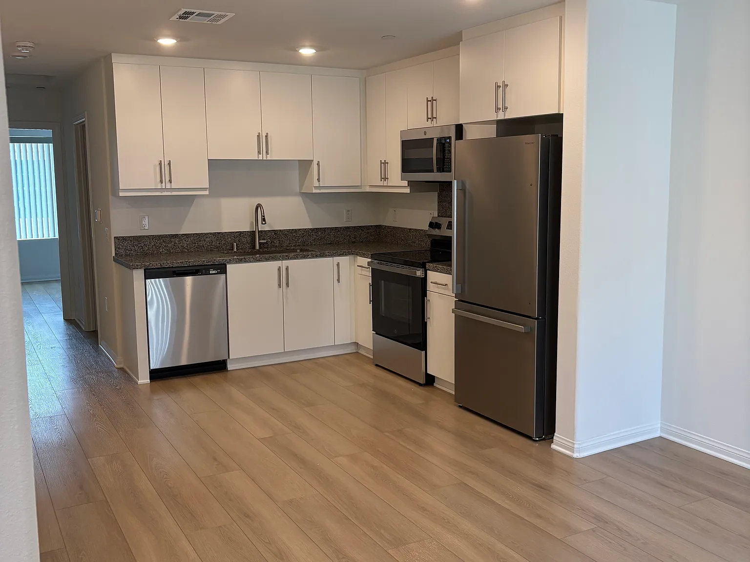 2 bed, 862 sqft, $2,650 — Photo 4
