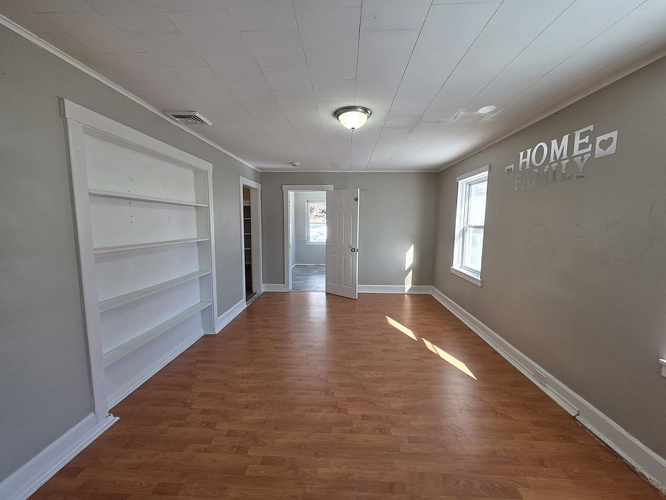2nd image of 135 Fullerton Ave #J