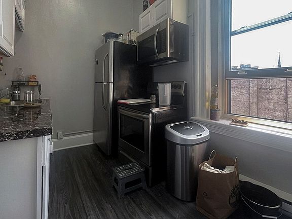 5th image of 914 N Charles St #4D