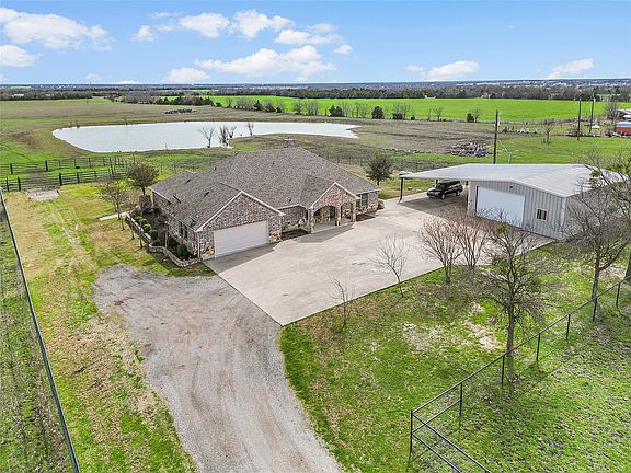 2nd image of 304 Canales Rd