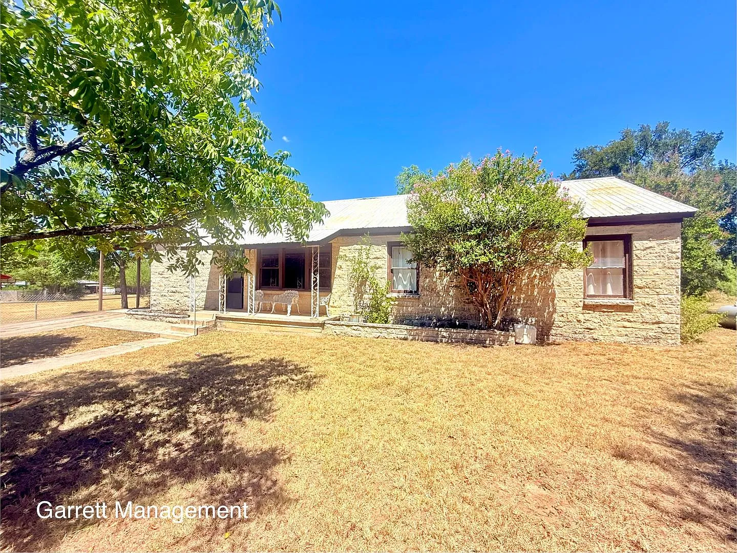 Spacious 3/2 Home — Photo 1