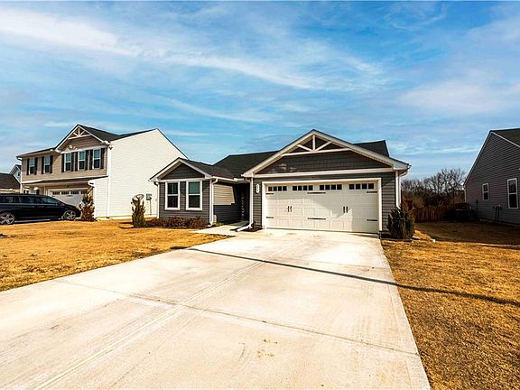 2nd image of 377 Cartecay Dr