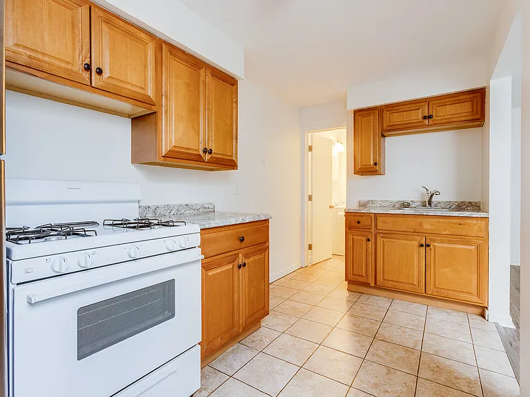 525 Washington Ave #3 — Photo 8