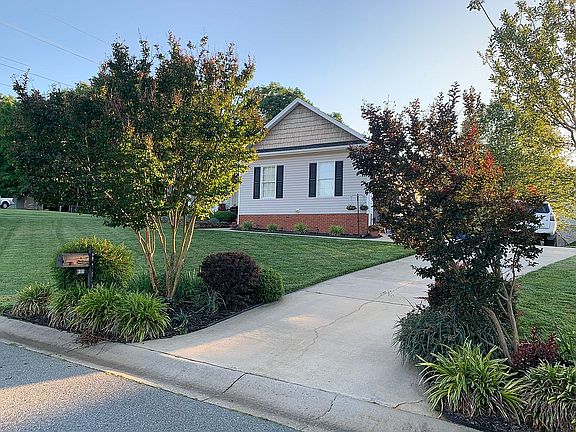 4th image of 405 Winchester Dr
