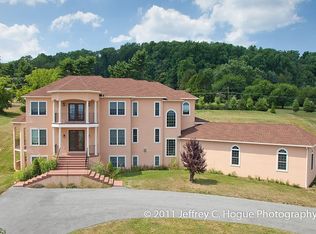 32 Glen Oley Dr, Reading, PA 19606