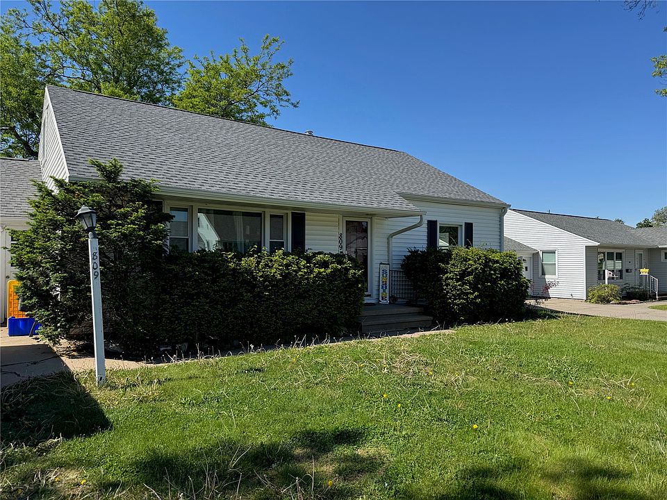 1st image of 809 30th St NE