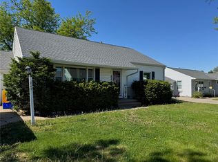 809 30th St NE, Cedar Rapids, IA 52402