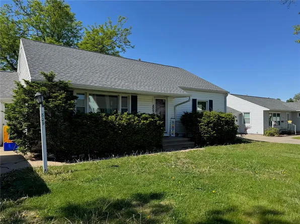 809 30th St NE, Cedar Rapids, IA 52402