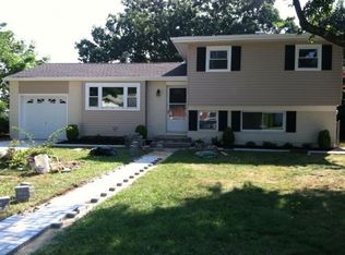 37 E 7th St, Deer Park, NY 11729