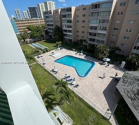 3rd image of 319 NE 14th Ave APT 607