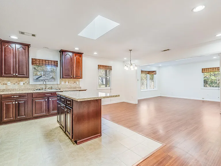 147 Port Royal Dr — Photo 4