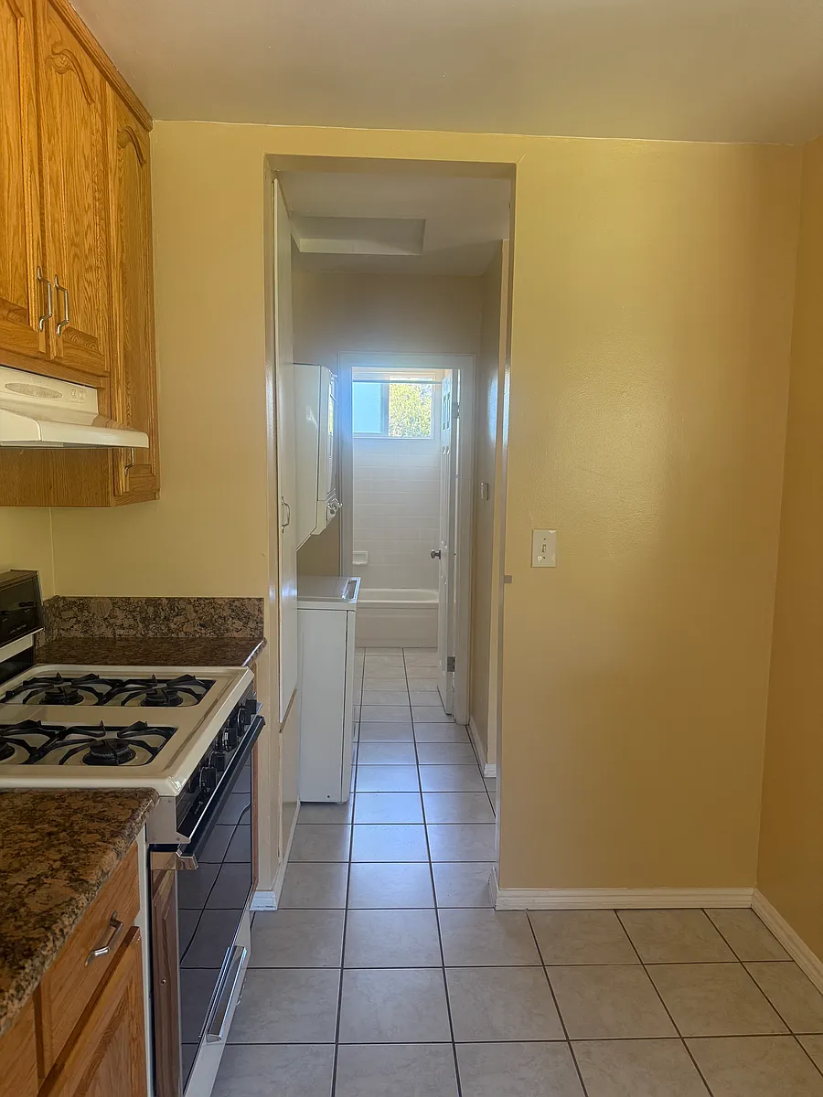 Building Photo - 2608 Manhattan Ave #A