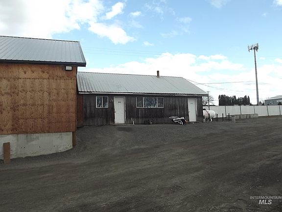 2nd image of 1415 Ripon Ave