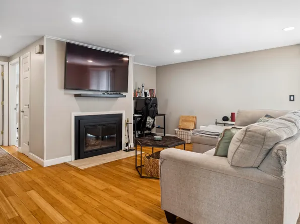 5H Black Oak Drive #H, Nashua, NH 03062