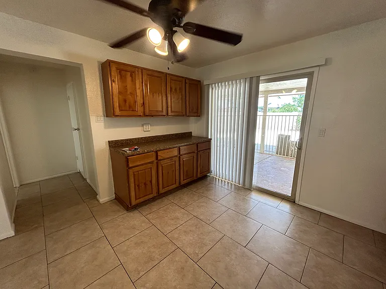6 bed, 3.0 bath, 2269 sqft, $2,495 — Photo 11