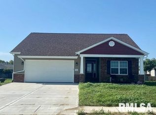 304 Hawks Nest Dr, Chatham, IL 62629