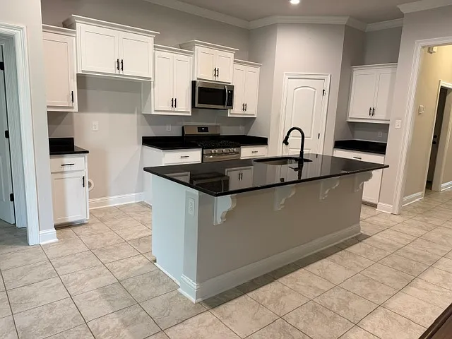 3 bed, 1848 sqft, $2,300 — Photo 2