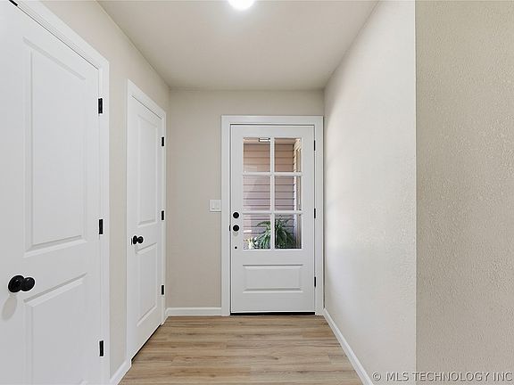 5th image of 32186 E 723rd Rd