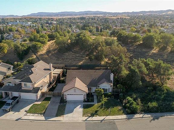 3rd image of 4412 Rock Island Dr