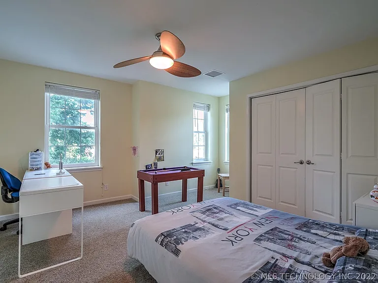 1530 E 33rd St — Photo 14