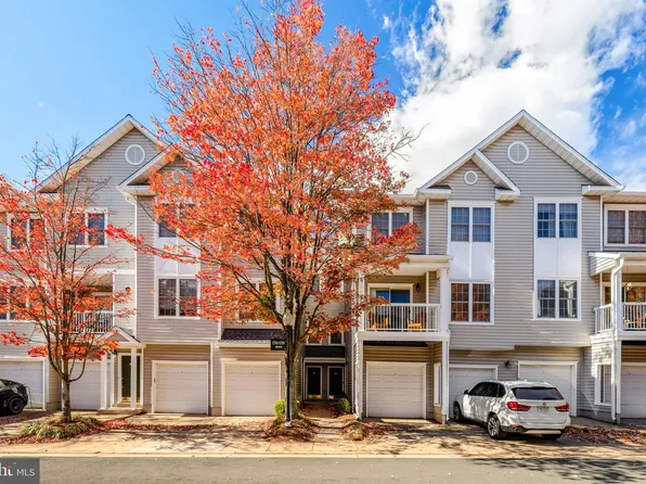 12912 Fair Briar Ln, Fairfax, VA 22033