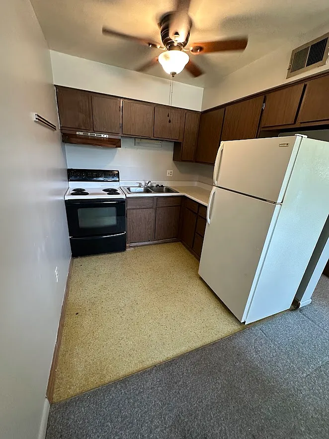 2 bed, 600 sqft, $1,000 — Photo 2