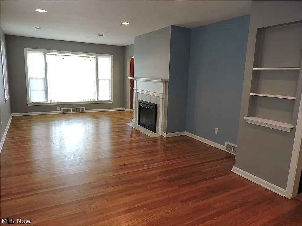 4 bed, 2345 sqft, $2,600 — Photo 3