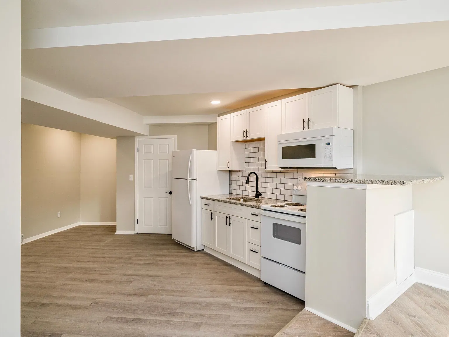 1 bed, 700 sqft, $1,350 — Photo 4