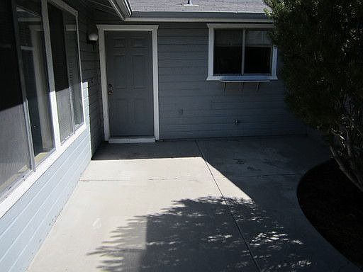 1st image of 940 Round House Ln APT A