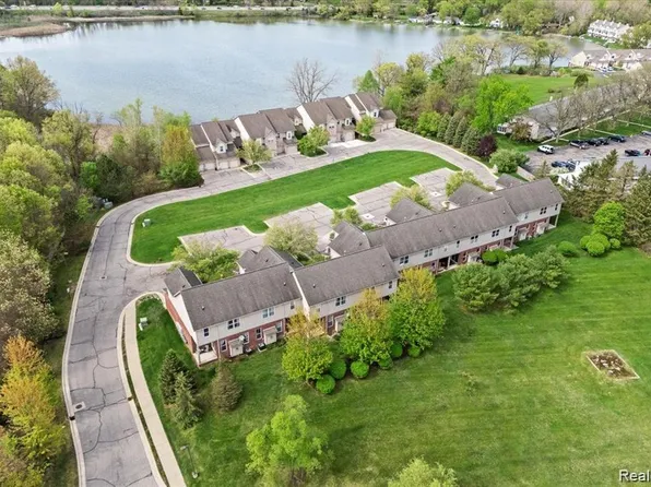 5953 High Point Ct #29, Brighton, MI 48116