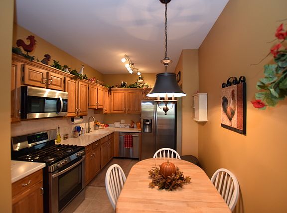 2nd image of 10117 Cambridge Dr