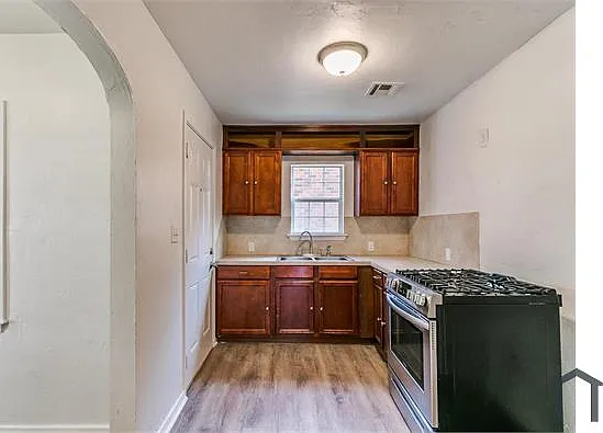 1501 NE Grand Blvd — Photo 2