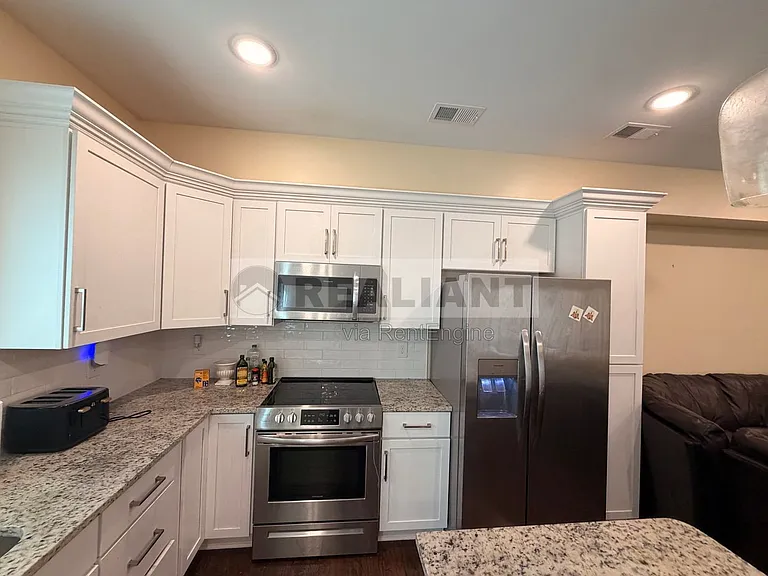438 Kenton St — Photo 6