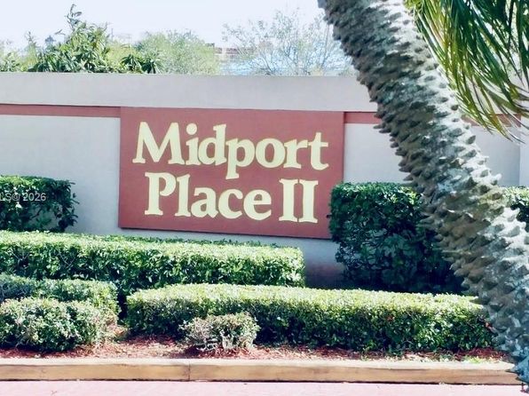 1566 SE Royal Green Cir #203