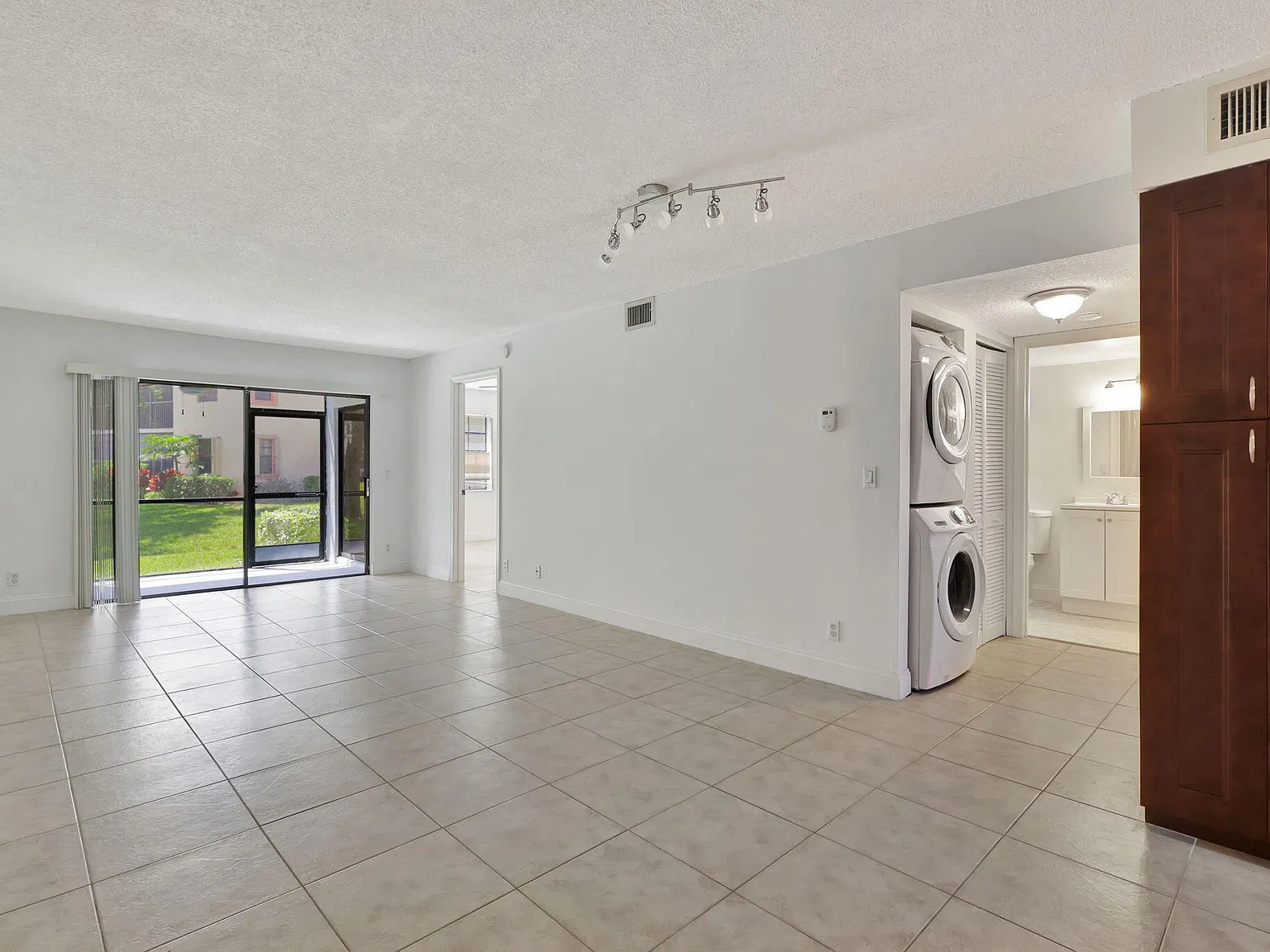 2 bed, 2.0 bath, 966 sqft, $2,800 — Photo 4