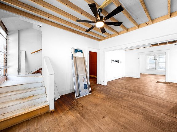 3rd image of 712 Connally St