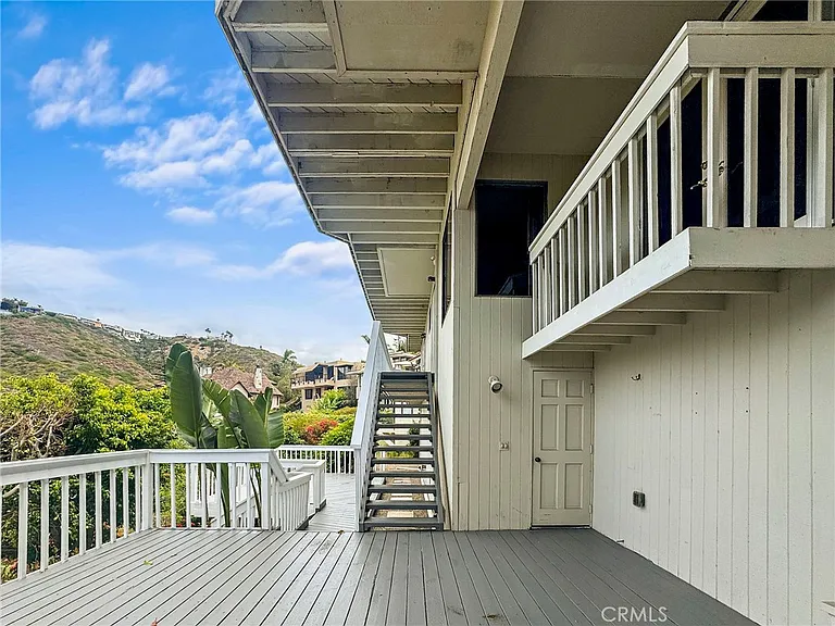 665 Temple Hills Dr — Photo 34