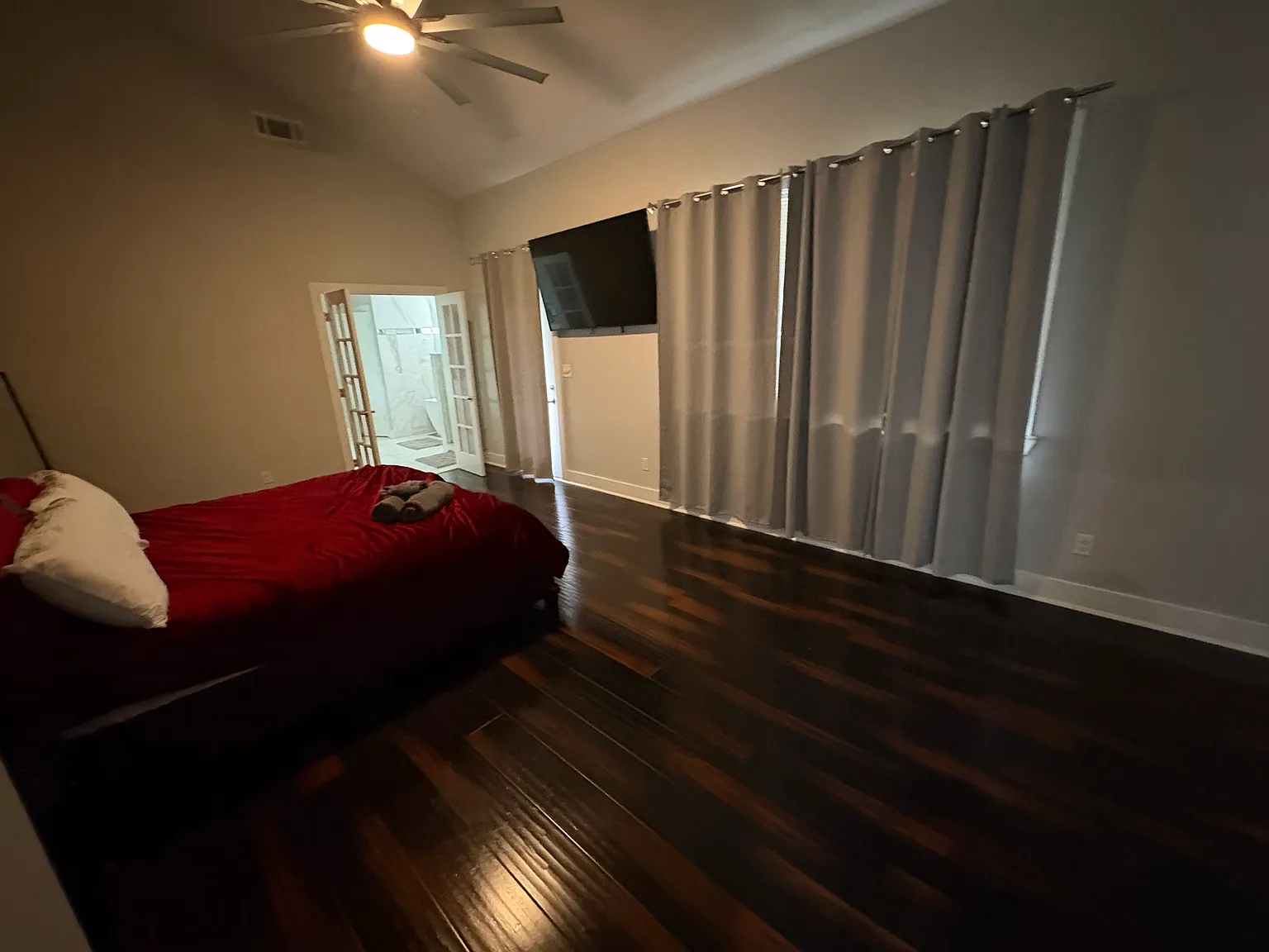 4 bed, 2200 sqft, $3,500 — Photo 4