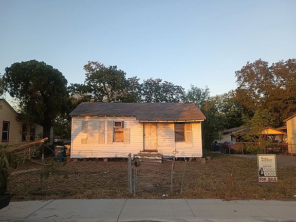2nd image of 2622 Belton St